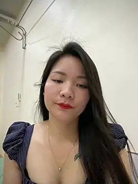 Bee Yellow00 online show from March 2, 4:25 am