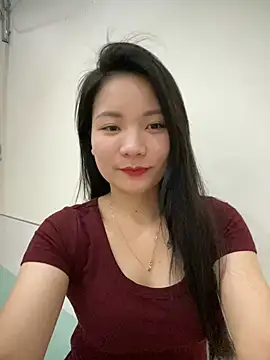 Bee Yellow00 online show from March 6, 4:42 am