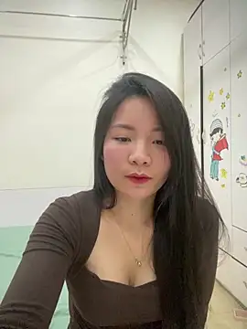 Bee Yellow00 online show from March 17, 5:00 am