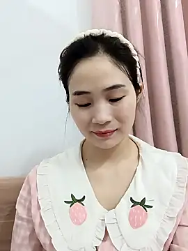 Snapshot of Pig_pig11 chatting on December 3, 12:47 pm Pig pig11 online show from December 3, 12:47 pm