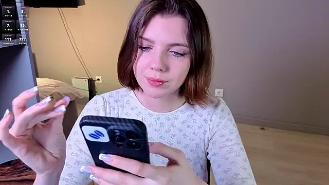 PollyRouge   online show from February 4, 8:47 pm