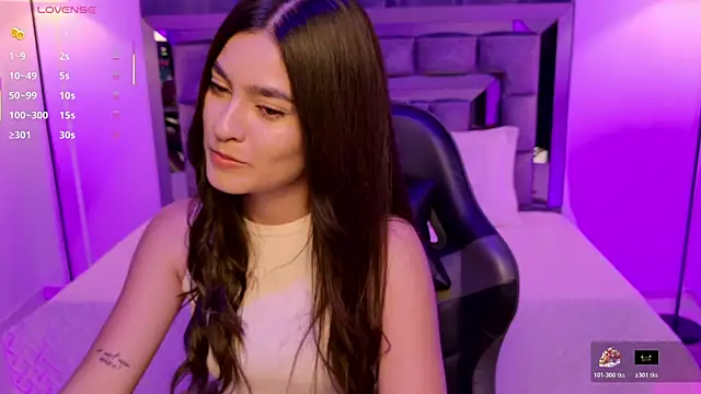 Snapshot of Bella_Clark2 chatting on October 30, 2:24 am Bella Clark2 online show from October 30, 2:24 am