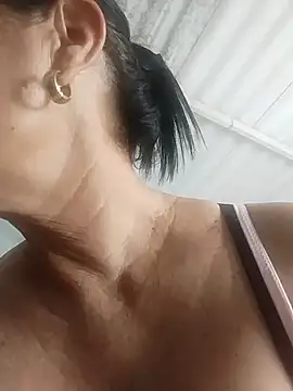 Snapshot of EmperatrizMilf chatting on November 18, 6:01 pm EmperatrizMilf online show from November 18, 6:01 pm