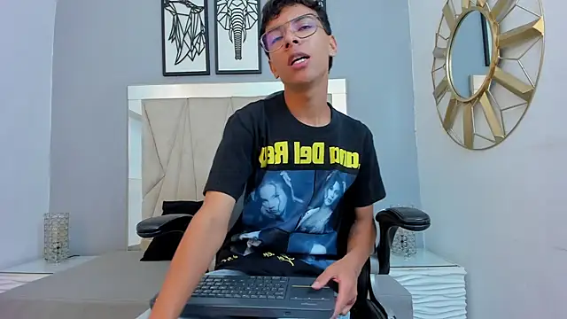 adams bobby online show from January 9, 11:24 am