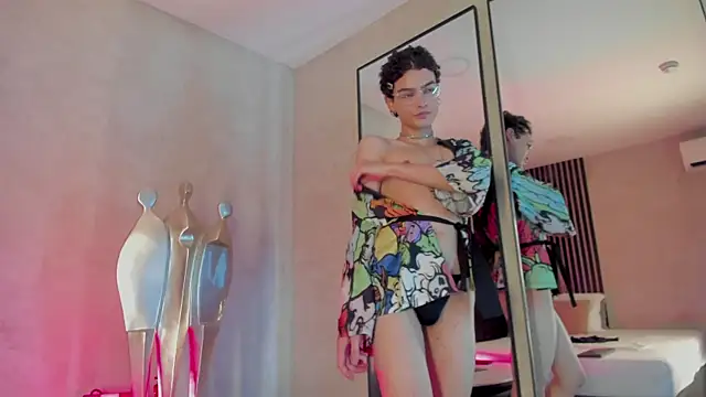 Snapshot of Val_Guerra chatting on November 12, 3:51 am Val Guerra online show from November 12, 3:51 am