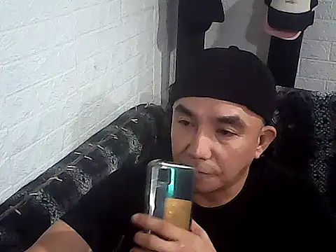 Snapshot of yourasiandesire69 chatting on December 5, 2:53 am yourasiandesire69 online show from December 5, 2:53 am