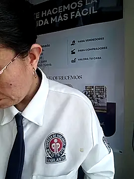 Snapshot of Valentina--1 chatting on December 17, 12:11 pm Valentina--1 online show from December 17, 12:11 pm