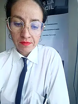 Snapshot of Valentina--1 chatting on December 18, 12:11 pm Valentina--1 online show from December 18, 12:11 pm