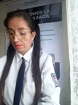 Snapshot of Valentina--1 chatting on January 5, 6:33 pm Valentina--1 online show from January 5, 6:33 pm