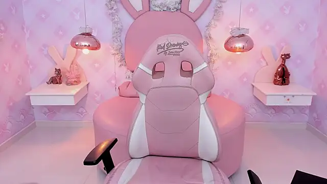 Snapshot of SofhiCute chatting on November 17, 1:50 pm SofhiCute online show from November 17, 1:50 pm