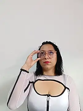 Snapshot of Caroline-17 chatting on November 28, 6:21 pm Caroline-17 online show from November 28, 6:21 pm