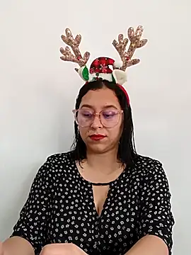 Snapshot of Caroline-17 chatting on December 5, 6:15 pm Caroline-17 online show from December 5, 6:15 pm