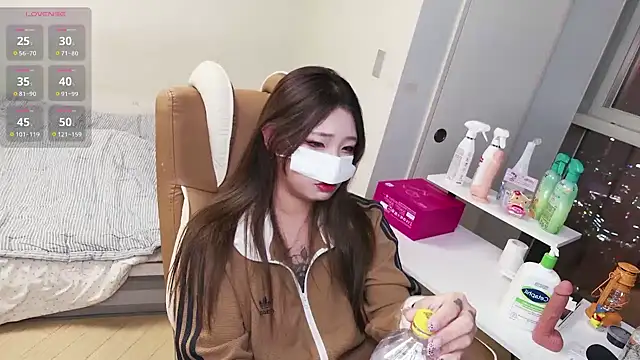 Milk Sola online show from November 28, 1:36 pm