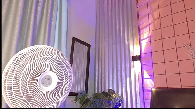 Snapshot of Ela_windsor chatting on November 3, 7:26 pm Ela windsor online show from November 3, 7:26 pm