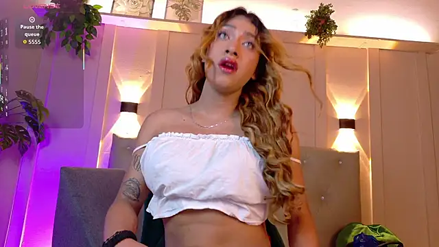 Snapshot of Ela_windsor chatting on November 15, 7:43 pm Ela windsor online show from November 15, 7:43 pm