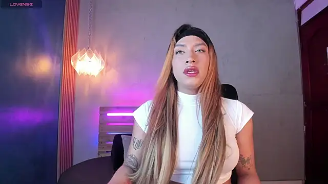 Snapshot of Ela_windsor chatting on December 2, 7:42 pm Ela windsor online show from December 2, 7:42 pm