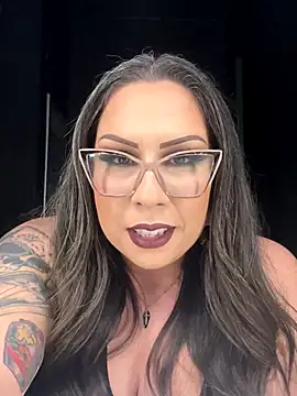 Snapshot of ThatGirlVia chatting on October 26, 8:31 am ThatGirlVia online show from October 26, 8:31 am