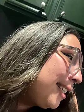 Snapshot of ThatGirlVia chatting on November 2, 9:00 am ThatGirlVia online show from November 2, 9:00 am