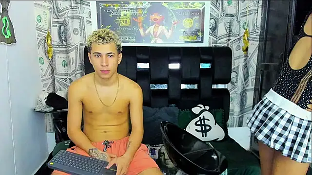 Snapshot of Horny_Duo0 chatting on November 6, 3:18 am Horny Duo0 online show from November 6, 3:18 am