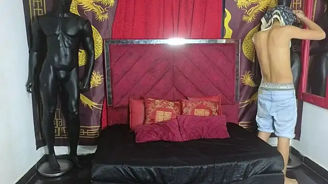 Snapshot of Horny_Duo0 chatting on November 21, 4:33 am Horny Duo0 online show from November 21, 4:33 am