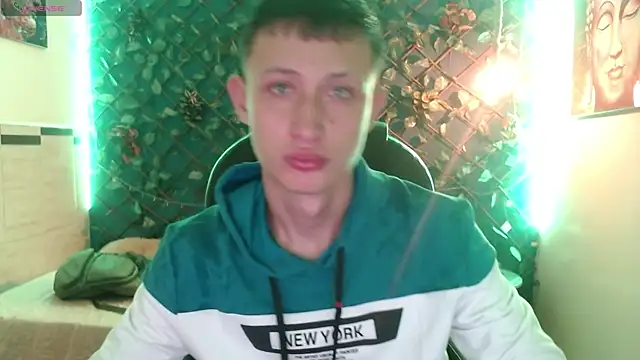 Snapshot of Garuo_18 chatting on November 15, 2:53 am Garuo 18 online show from November 15, 2:53 am