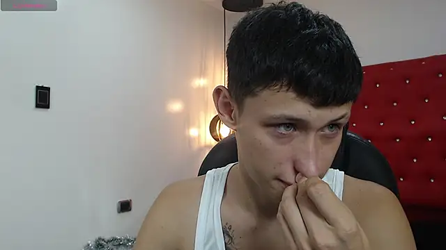 Snapshot of Garuo_18 chatting on December 21, 3:35 am Garuo 18 online show from December 21, 3:35 am