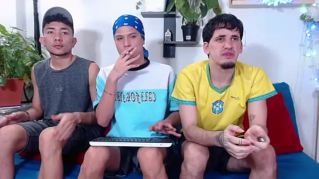 Hot Boys Latinos X online show from April 12, 6:13 pm