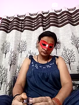 Snapshot of Hotty_girl25 chatting on November 1, 12:18 pm Hotty girl25 online show from November 1, 12:18 pm