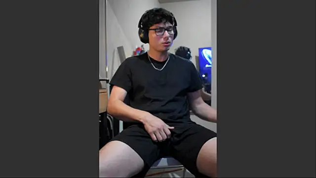 Snapshot of Ais_B10 chatting on November 14, 3:38 am Ais B10 online show from November 14, 3:38 am