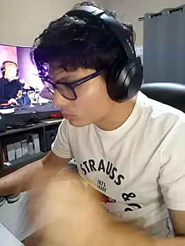 Snapshot of Ais_B10 chatting on November 20, 3:28 am Ais B10 online show from November 20, 3:28 am