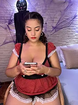 Snapshot of amellita-33 chatting on October 29, 6:15 am amellita-33 online show from October 29, 6:15 am