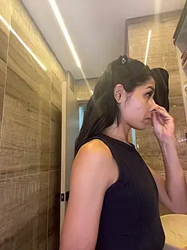 phenixpink22 online show from April 10, 2:11 pm