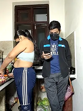 Snapshot of Heena-143 chatting on December 17, 2:34 pm Heena-143 online show from December 17, 2:34 pm