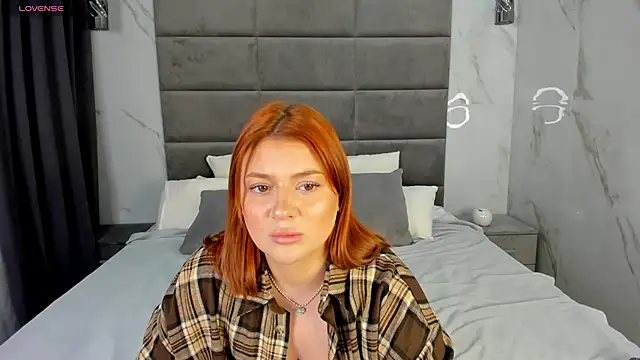 Snapshot of Susie_Porter chatting on November 6, 1:50 am Susie Porter online show from November 6, 1:50 am