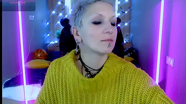 Snapshot of Sweet-n-Strong chatting on October 28, 8:18 am Sweet-n-Strong online show from October 28, 8:18 am