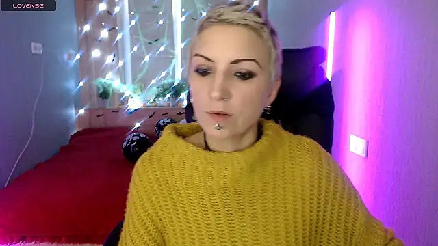 Snapshot of Sweet-n-Strong chatting on November 9, 8:34 am Sweet-n-Strong online show from November 9, 8:34 am