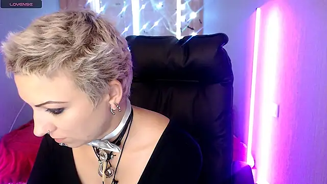 Snapshot of Sweet-n-Strong chatting on November 15, 8:22 am Sweet-n-Strong online show from November 15, 8:22 am