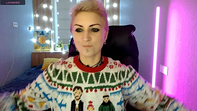 Snapshot of Sweet-n-Strong chatting on December 1, 7:13 am Sweet-n-Strong online show from December 1, 7:13 am