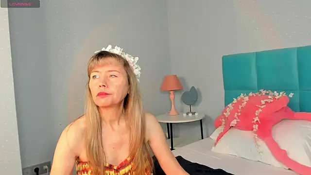 Snapshot of Carla_Vogue chatting on November 9, 3:49 am Carla Vogue online show from November 9, 3:49 am