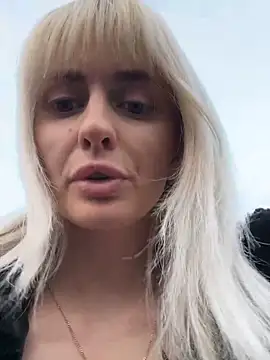 Snapshot of blondegirlx chatting on December 4, 2:15 pm blondegirlx online show from December 4, 2:15 pm