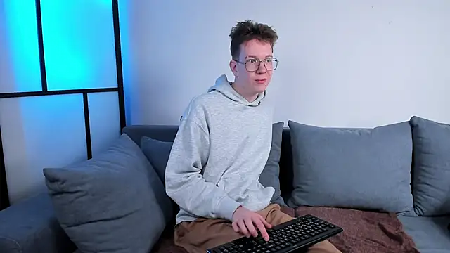 Snapshot of Teddy_Parker chatting on November 2, 7:55 am Teddy Parker online show from November 2, 7:55 am