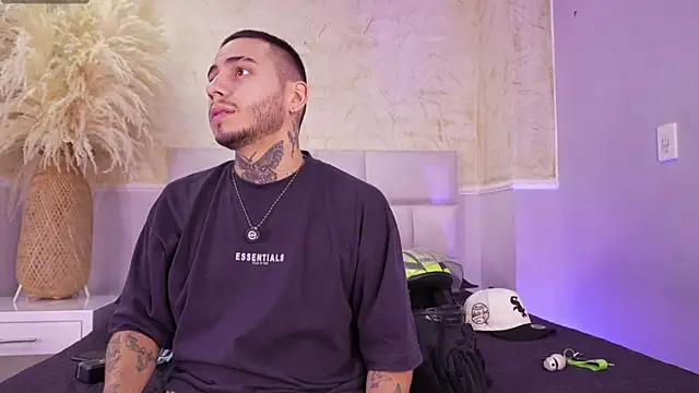 Snapshot of AsiaMillerr_ chatting on December 15, 4:28 am AsiaMillerr online show from December 15, 4:28 am