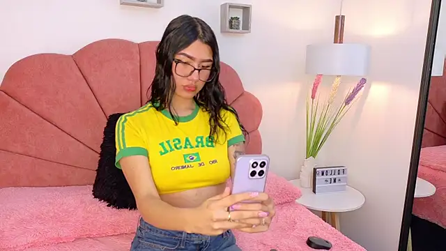 Charlotte Millers online show from November 24, 9:58 pm