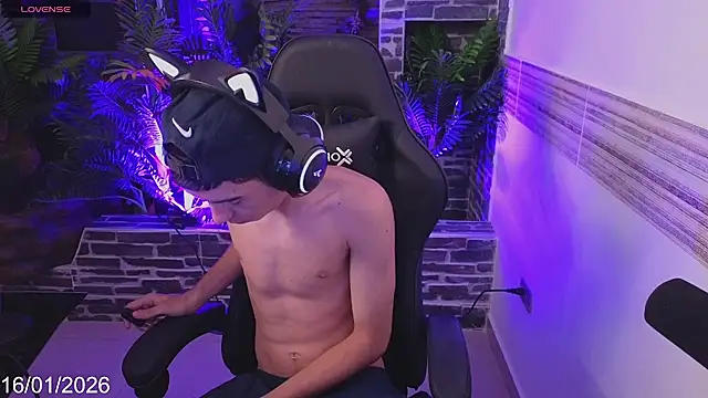 Snapshot of Dallen_Grant chatting on January 16, 12:42 pm Dallen Grant online show from January 16, 12:42 pm