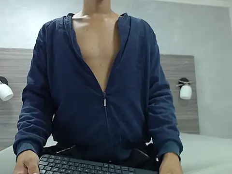 Snapshot of wiltom_ chatting on November 11, 3:50 am wiltom online show from November 11, 3:50 am