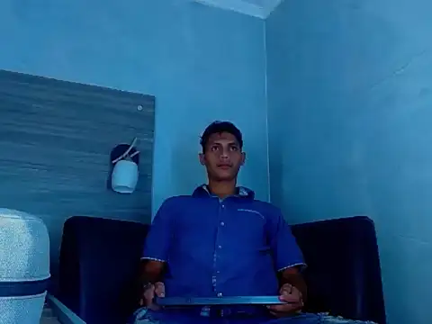 Snapshot of wiltom_ chatting on November 18, 3:34 am wiltom online show from November 18, 3:34 am