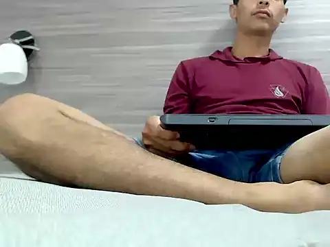 Snapshot of wiltom_ chatting on November 26, 4:57 am wiltom online show from November 26, 4:57 am