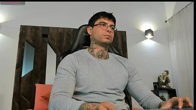 MATEO DILUCA online show from November 5, 10:15 am