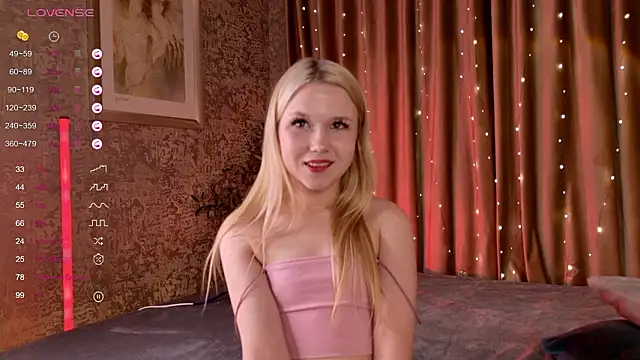 VivieSunn online show from March 4, 4:13 pm