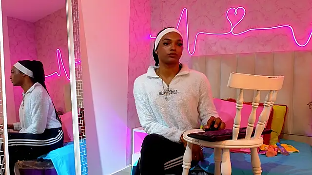 Snapshot of Kardy_Castle7 chatting on December 3, 12:25 pm Kardy Castle7 online show from December 3, 12:25 pm